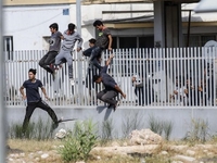 Τους είχε κρύψει στο αμάξωμα του τρέιλερ...