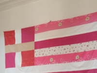 Η ροζ ελληνική σημαία στο Προξενείο της ...