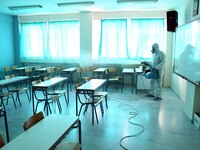 Πάτρα: Απολύμανση στο 8ο Λύκειο και το Δ...
