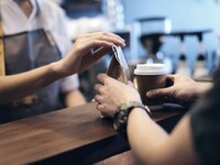 Πάτρα: Βγήκε να πάρει καφέ χωρίς παντελό...