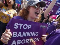 Το δικαίωμα στην άμβλωση ανατράπηκε μετά...