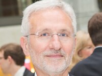 Aναγορεύεται Επίτιμος Διδάκτωρ του Πανεπ...