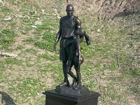 Άγαλμα του Κόμπι με την Τζιάνα στο σημεί...