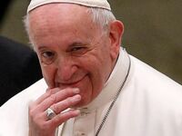 Ο πάπας Φραγκίσκος υμνεί τις πεθερές, αλ...