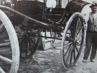 Ο αμαξοποιός που έδωσε σχήμα στα κάρα, τ...