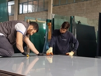 Ανάρπαστο το plexiglass και στην Πάτρα -...