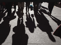 ΕΛΣΤΑΤ: Στο 7,7% έπεσε η ανεργία στη χώρ...