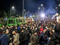 Κλιμακώνουν τις κινητοποιήσεις οι αγρότε...