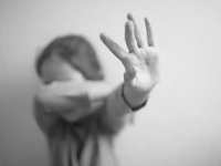 Πατριός βίαζε 13χρονη όταν έφευγε η μητέ...