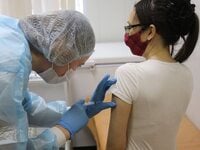 Αναστέλλεται ο εμβολιασμός με Johnson σε...