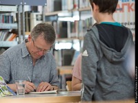 Στην Χριστουγεννιάτικη Αθήνα ο Γερμανός ...