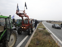 Αγρότες: Επιμένουν στις κινητοποιήσεις τ...