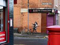 Το νέο έργο του Banksy με το κορίτσι και...