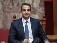 Ενημερώνει τη Βουλή για τις φωτιές ο Μητ...