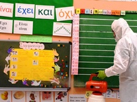 Ειδική Επιτροπή Λοιμωξιολόγων σε γονείς:...