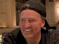 Μάθιου Πέρι: Ο βοηθός του τον βρήκε κάτω...