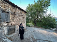 ΔΕΙΤΕ ΦΩΤΟ από την επίσκεψη του Μητροπολ...