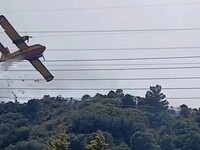 Φωτιά στη Ναύπακτο: Η στιγμή που Canadai...