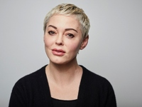 Η Rose McGowan κατηγορεί τον Αιγιώτη οσκ...