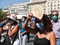 Γιατί έγινε υποχρεωτική η μάσκα σε εξωτε...