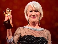 Η ηθοποιός Έλεν Μίρεν προωθεί την εκστρα...