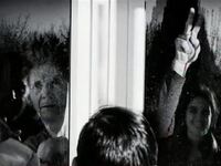 Η φωτογραφία που συγκλονίζει - Μια οικογ...