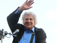 Στη γειτονιά του Μίκη Θεοδωράκη - ΒΙΝΤΕΟ