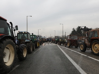 Αγρότες: Πέρασαν τον αστυνομικό φραγμό κ...