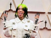 Η Μπίλι Άιλις κατέρριψε όλα τα ρεκόρ με ...