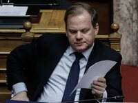 Θετικός στον κορωνοϊό ο υπουργός Υποδομώ...