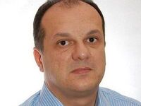 Ο Τάσος Σταυρογιαννόπουλος αποχαιρετά το...