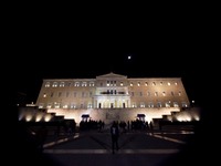 Κορωνοϊός: Πληροφορίες για δύο ύποπτα κρ...