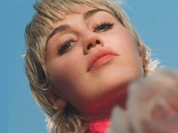 Μάιλι Σάιρους: Beauty ambassador του Guc...