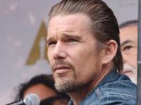 Ο Ethan Hawke στο ρόλο του θρυλικού τρομ...