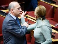 Βουλή: Εκτός εαυτού η Φωτεινή Πιπιλή - Π...