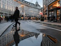 Βρετανία: Επισημοποιήθηκε η άρση των περ...