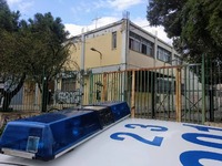 Και κροτίδα και καπνογόνο σε σχολείο της...