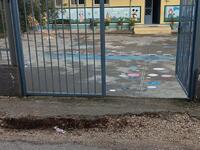 Πάτρα: «Ναρκοπέδιο» η είσοδος και ο δρόμ...