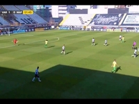 Απίθανο γκολ τερματοφύλακα από το τέρμα ...