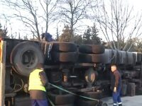 Τροχαίο: Καραμπόλα έξι ΙΧ και ανατροπή φ...