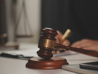 Λαμία: Καταδικάστηκε η μητέρα που εγκατέ...