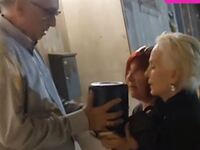 Ο Δημήτρης Σούρας παραλαμβάνει την τέφρα...