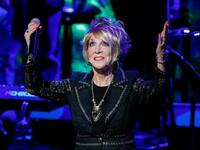 Πέθανε η Τζίνι Σίλι, η θρυλική τραγουδίσ...