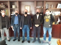 Μέλη της ΕΑΣ ΣΕΓΑΣ Β.Π. στον Χαράλαμπο Μπονάνο