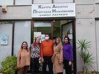 Ο Πέτρος Ψωμάς στα ΚΑΠΗ της οδού Καζαντζ...