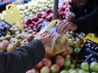 Ακρίβεια: «Εκτοξεύονται» έως 150% οι τιμ...