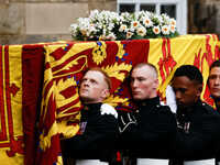 Βασίλισσα Ελισάβετ: Σε λαϊκό προσκύνημα ...