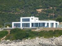 Η εντυπωσιακή λευκή βίλα του Αρμάνι στα ...