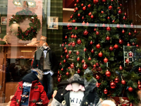 Πάτρα: Το Εορταστικό ωράριο των εμπορικώ...