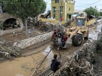 Μετρούν τις πληγές τους στην Εύβοια - ΒΙ...